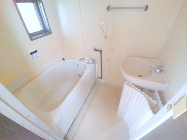 バス・シャワールーム　このお家賃でお風呂トイレ別です。