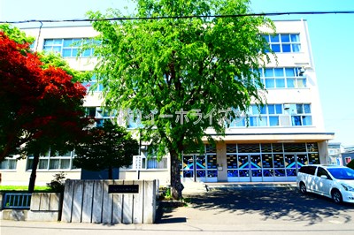 中学校　札幌市立発寒中学校（中学校）まで1188m