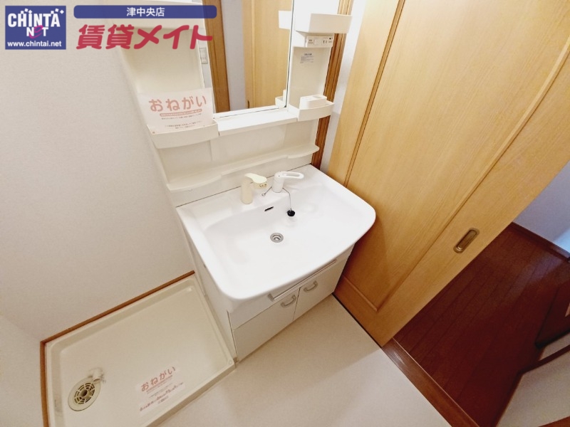 洗面設備　別部屋参考写真です