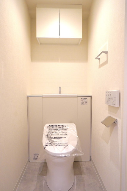 トイレ　※写真は同タイプ住戸です。