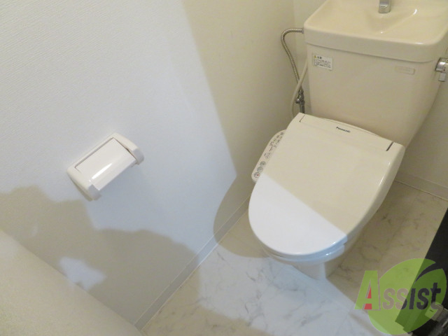 トイレ　トイレはこちらのウォシュレット付きですよー。