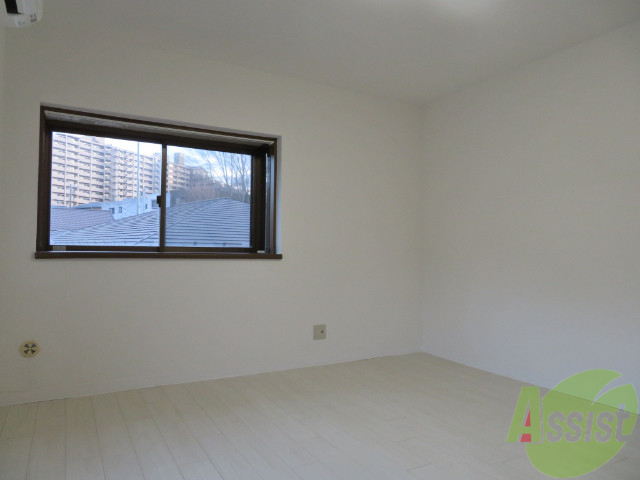 その他部屋・スペース　お部屋のこちらには腰窓が付いていますよー。