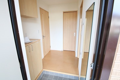 玄関　同タイプのお部屋のお写真です。