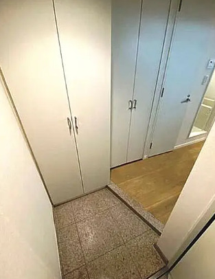 玄関　別部屋の画像を使用しております。