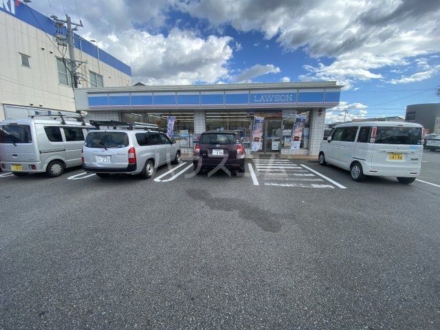 コンビニ　ローソン鴨田南町店（コンビニ）まで754m