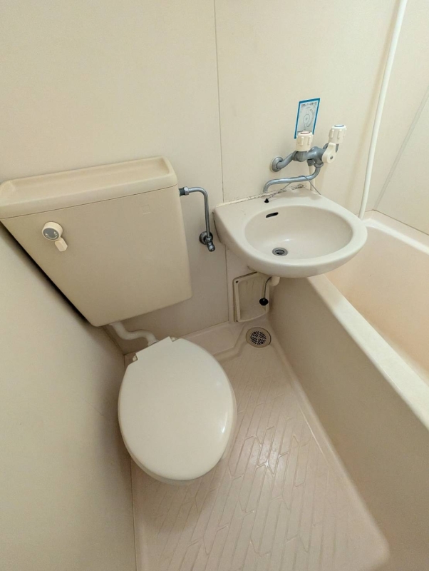 トイレ　他号室の写真になります。