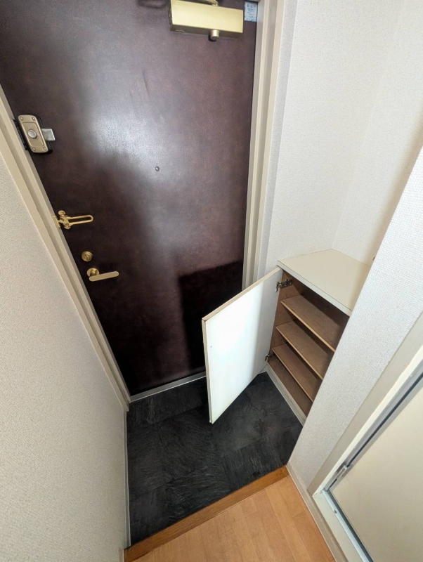 玄関　他号室の写真になります。