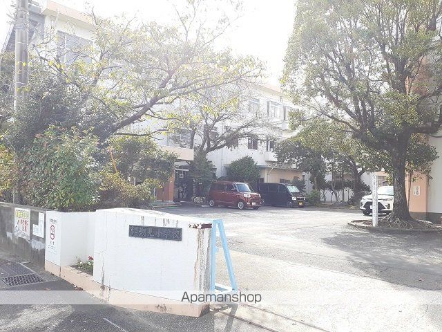小学校　宮崎市立潮見小学校（小学校）まで160m