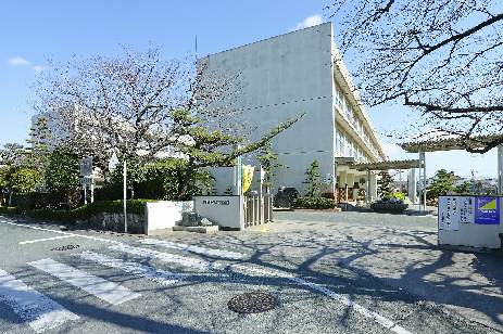 小学校　市立萩丘小学校（小学校）まで442m