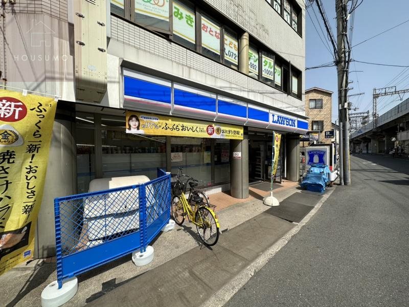 コンビニ　ローソン 佐堂町三丁目店（コンビニ）まで242m