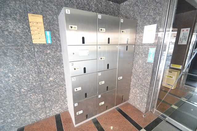 その他設備　宅配ＢＯＸもついてます♪なかなか家に帰れない方の味方♪