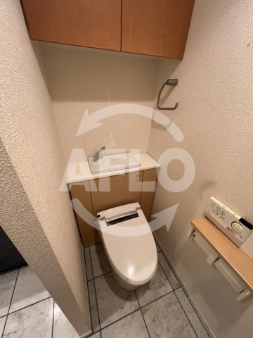 トイレ　リーガル弁天町II　トイレ