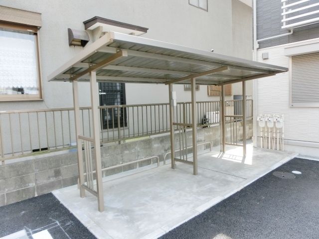 その他共有部分　屋根付きの駐輪場です