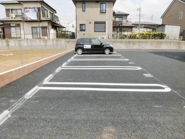 駐車場　敷地内に駐車場がございます。