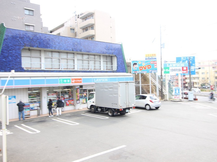 コンビニ　ローソン（コンビニ）まで186m