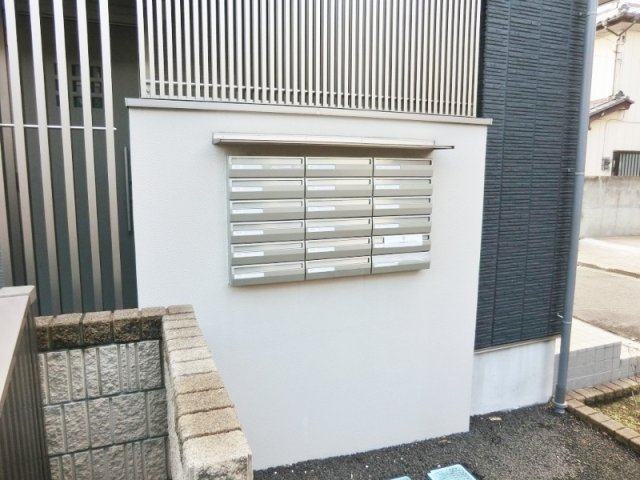エントランス　★建物エントランスに各戸の集合ポストを設置しています★