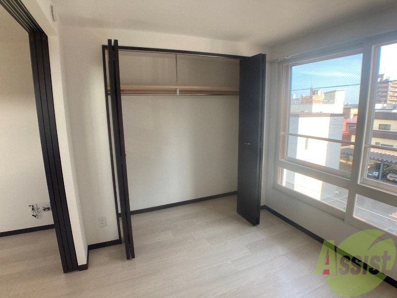 収納　寝室の収納です。部屋がすっきり片付きます。