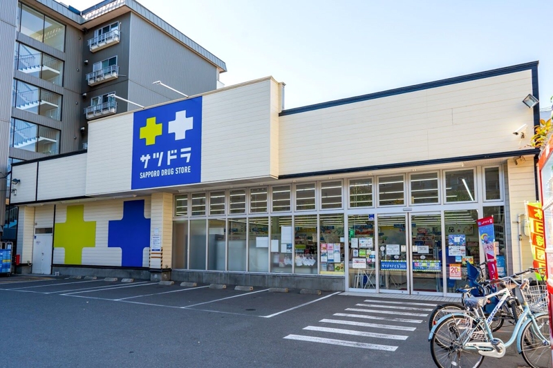 ドラックストア　サツドラ北円山店（ドラッグストア）まで135m