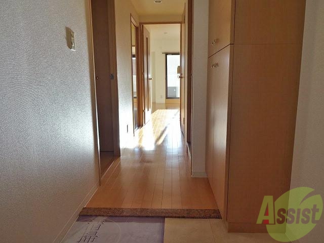 玄関　段差のない玄関なのでつまずきの心配がないですよ～。