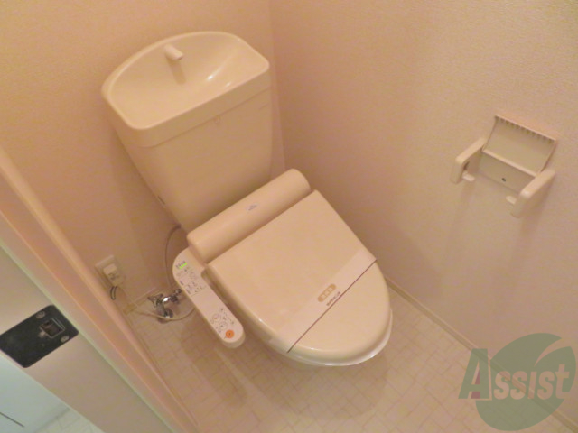 トイレ　トイレには、ウォシュレット機能が設置されているので便利です