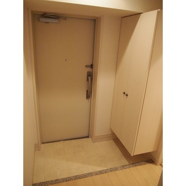 玄関　現状優先とし写真は参照とする。