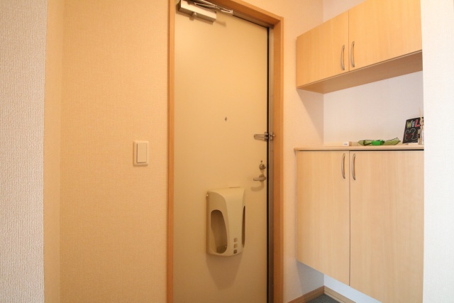 玄関　※別室の参考写真の為、現況優先です。