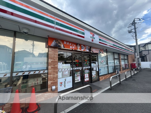コンビニ　セブンイレブン（コンビニ）まで1037m