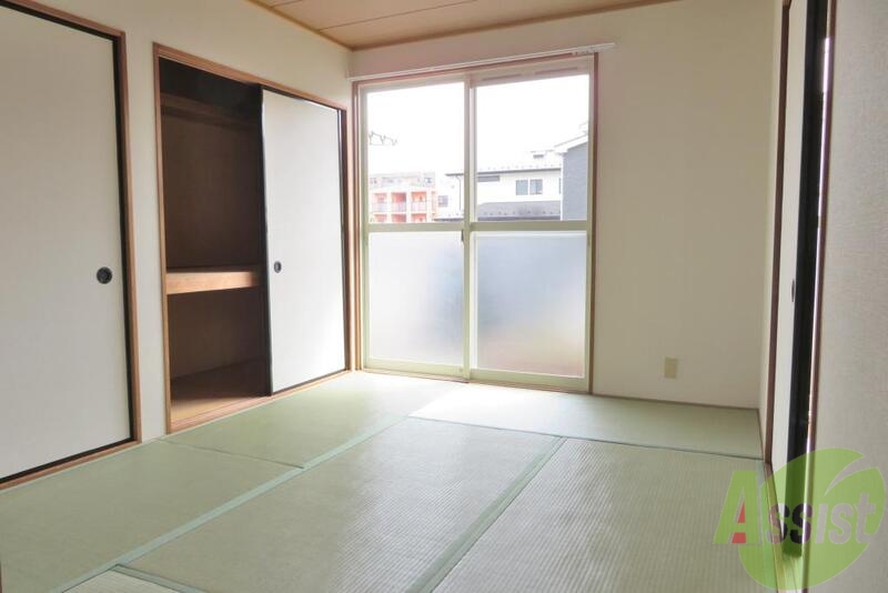 その他部屋・スペース　６帖の和室のお部屋です。お昼寝も出来そうですね。