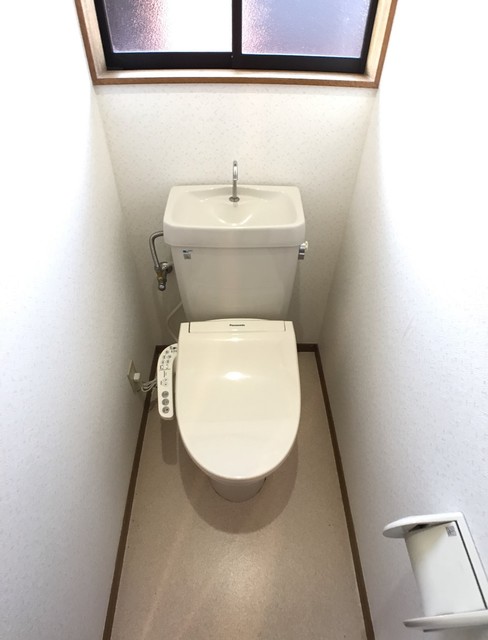 トイレ　※補修前の参考画像の為、設備等は現況優先。