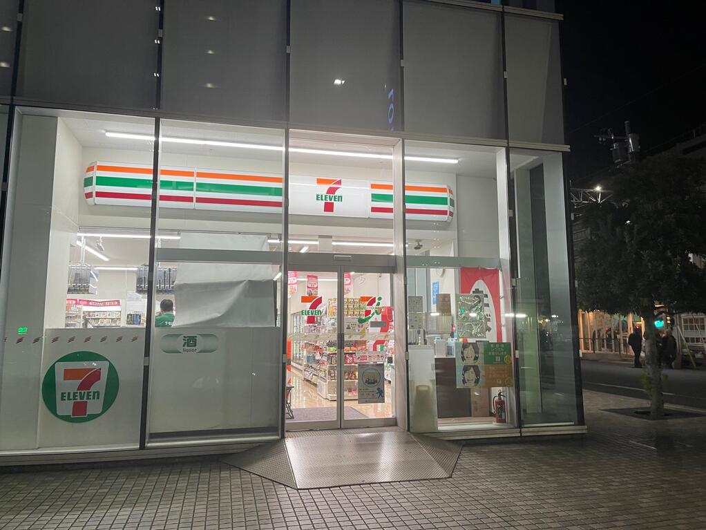 コンビニ　セブンイレブン墨田亀沢3丁目店（コンビニ）まで203m