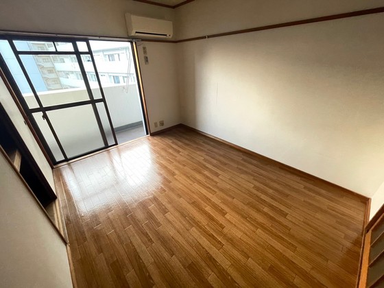 居室・リビング　※別部屋の写真です。