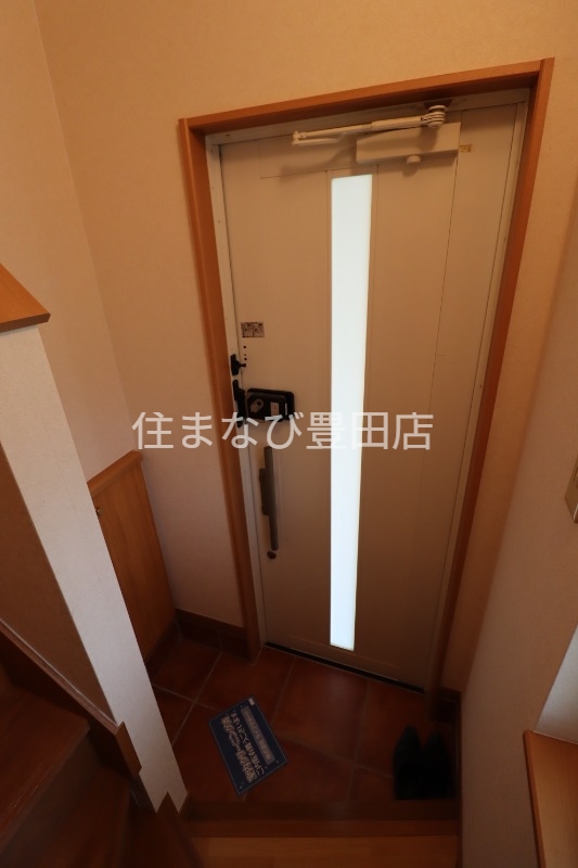 玄関　同型別部屋写真