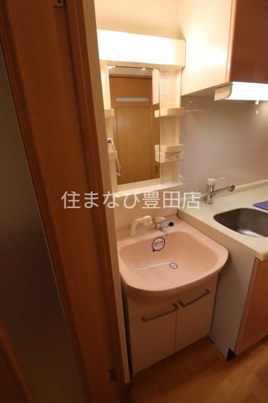 洗面設備　同型別部屋写真