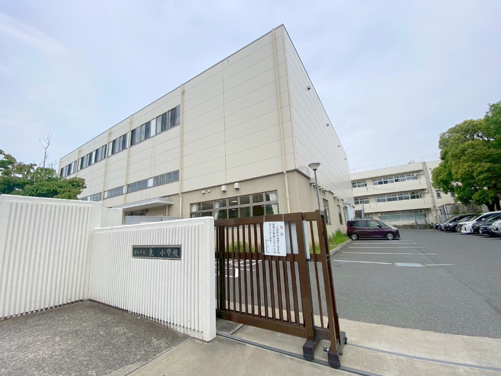 小学校　浦安市立東小学校（小学校）まで375m