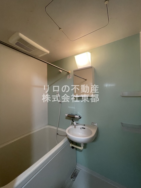 バス・シャワールーム　※室内写真は同間取りの別号室の写真です。