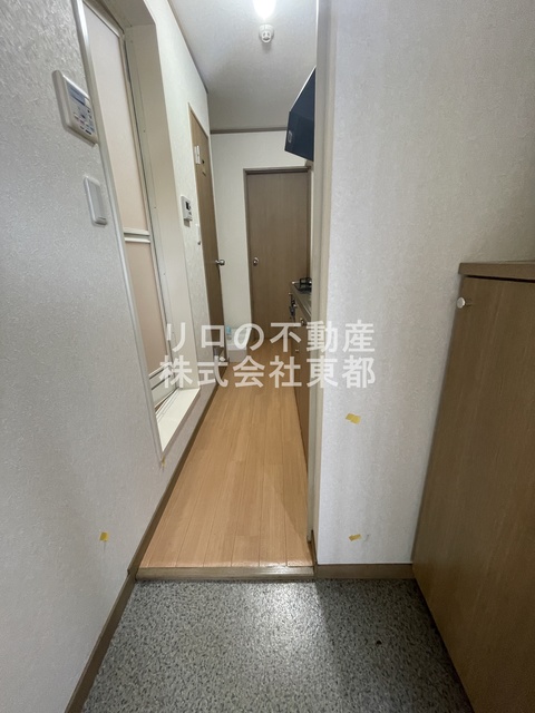 玄関　※室内写真は同間取りの別号室の写真です。