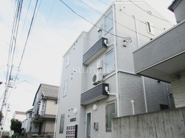 建物外観　木造3階建ての物件です☆