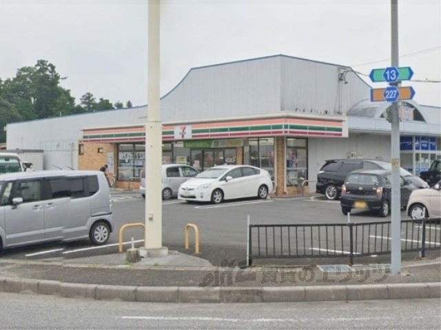 コンビニ　セブンイレブン甲良尼子店（コンビニ）まで1000m