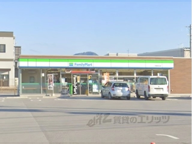 コンビニ　ファミリーマート甲良町在士店（コンビニ）まで2100m