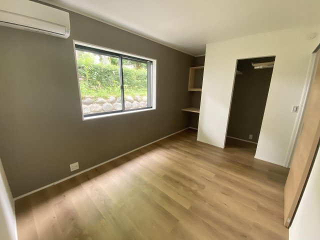 眺望　1階西部屋は、緑豊かな景色と書斎コーナーがあります！