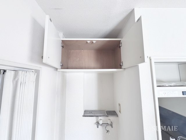 その他　洗濯機置き場上の収納です