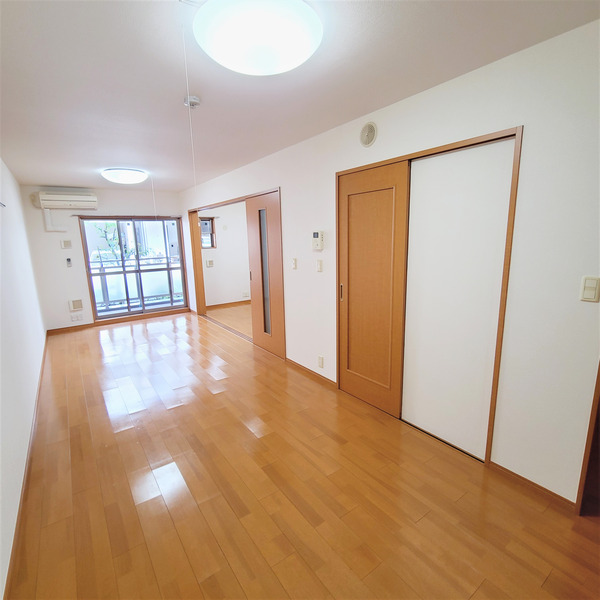 居室・リビング　開放感のあるゆったりとしたお部屋です♪
