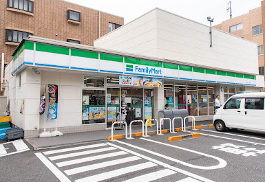 コンビニ　ファミリーマート 世田谷二丁目店（コンビニ）まで414m