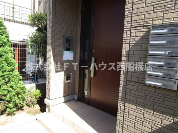 エントランス　オートロック付きエントランス