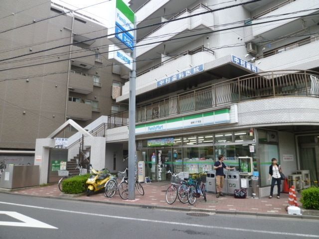 コンビニ　ファミリーマート国領二丁目店（コンビニ）まで208m