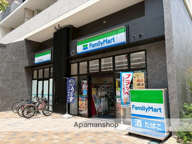コンビニ　ファミリーマート（コンビニ）まで302m