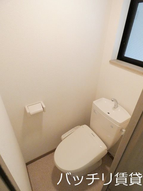 トイレ　別号室タイプの為、現状を優先致します。
