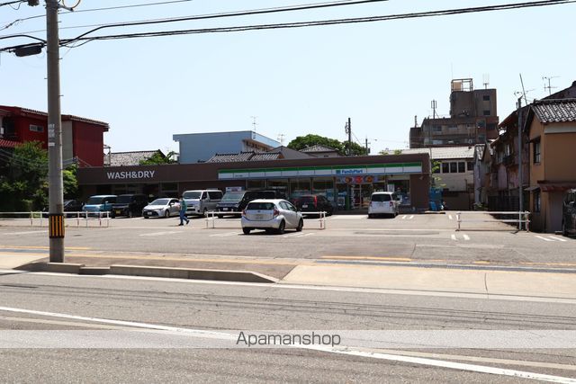 コンビニ　ファミリーマート金沢小立野店（コンビニ）まで330m