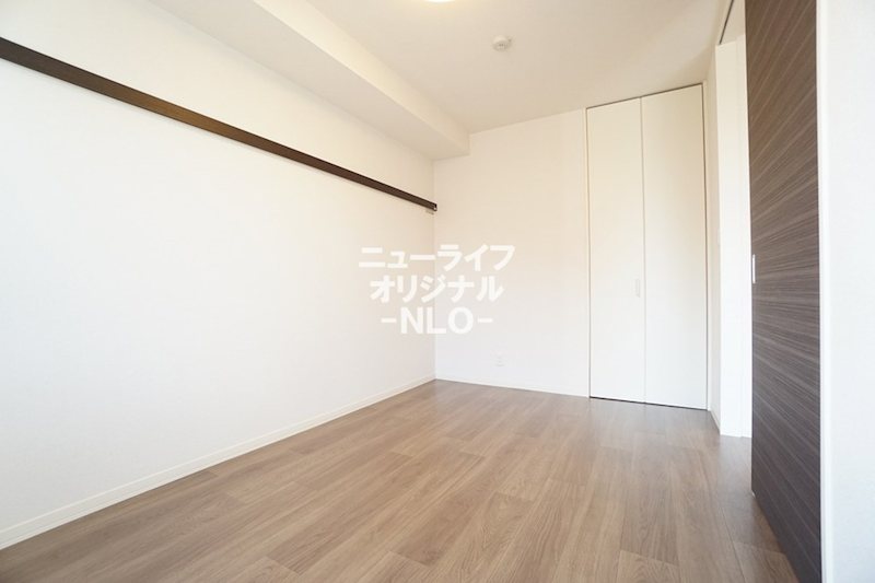 その他　洋室6.1帖　どんなインテリアも映える白を基調とした居室☆