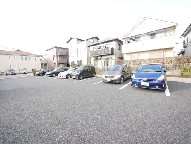 駐車場　★広いスペースの敷地内駐車場がございます★